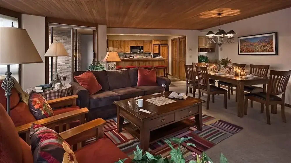 Dauphine 123 2 BedroomCondo By Moving Mountains