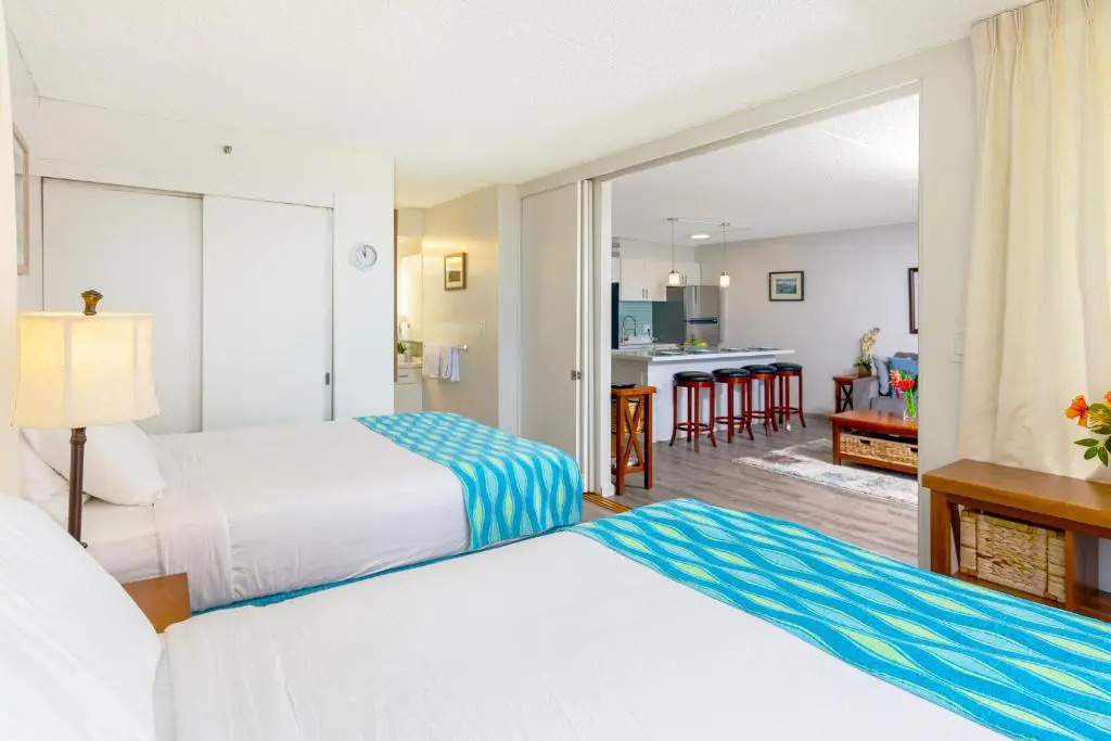 Beautiful 18th Floor with Panoramic Ocean Views 1 Block to Beach Free Parking & Wifi