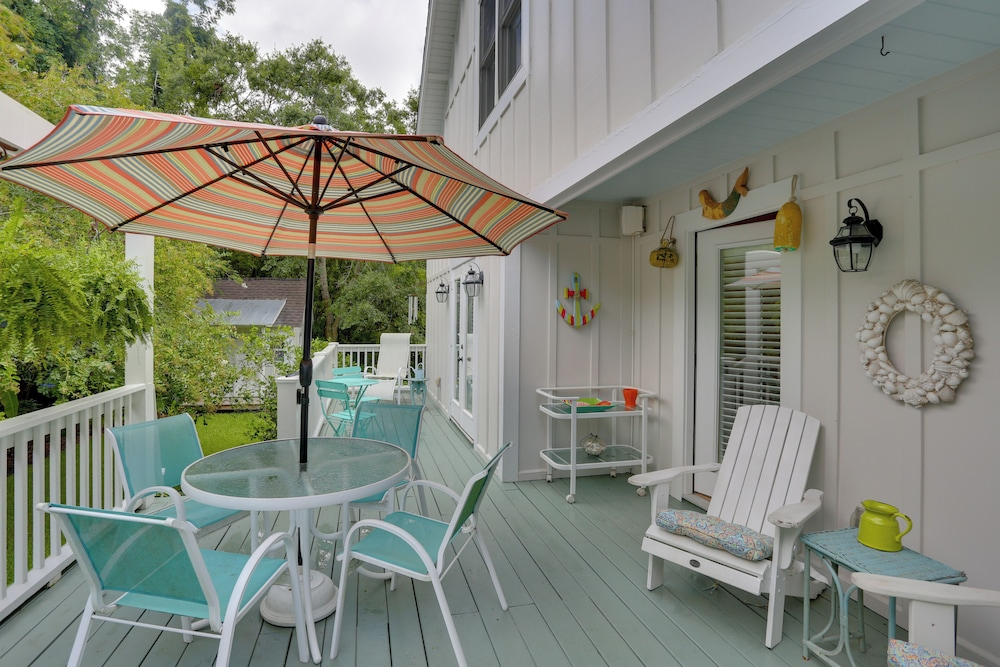 Bright St. Simons Island Escape: Walk to the Beach