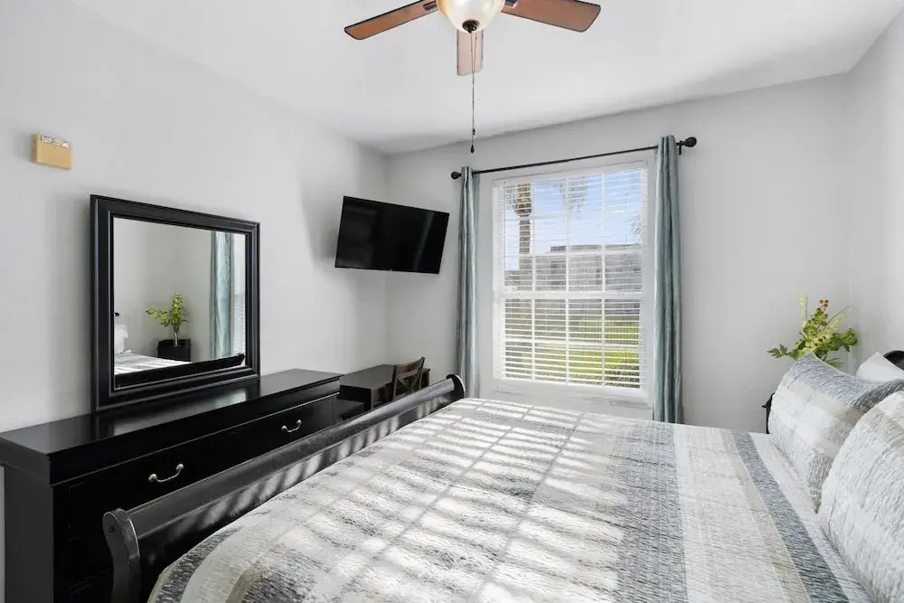 Hakuna Hideaway: 5 Mi To Disney! 1st Floor, Lion King Room & Resort Pool 3 Bedroom Condo