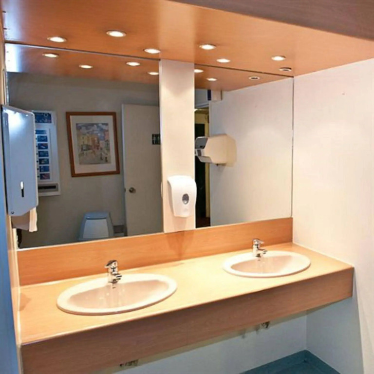 Egg Hotel Paris Gonesse