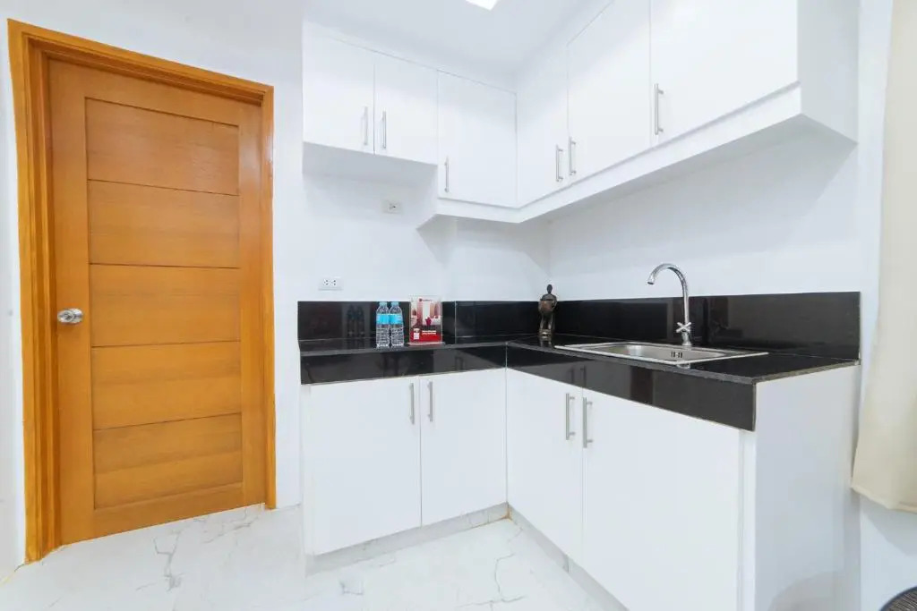 RedDoorz @ DBuilders Rooms Bangkal Makati