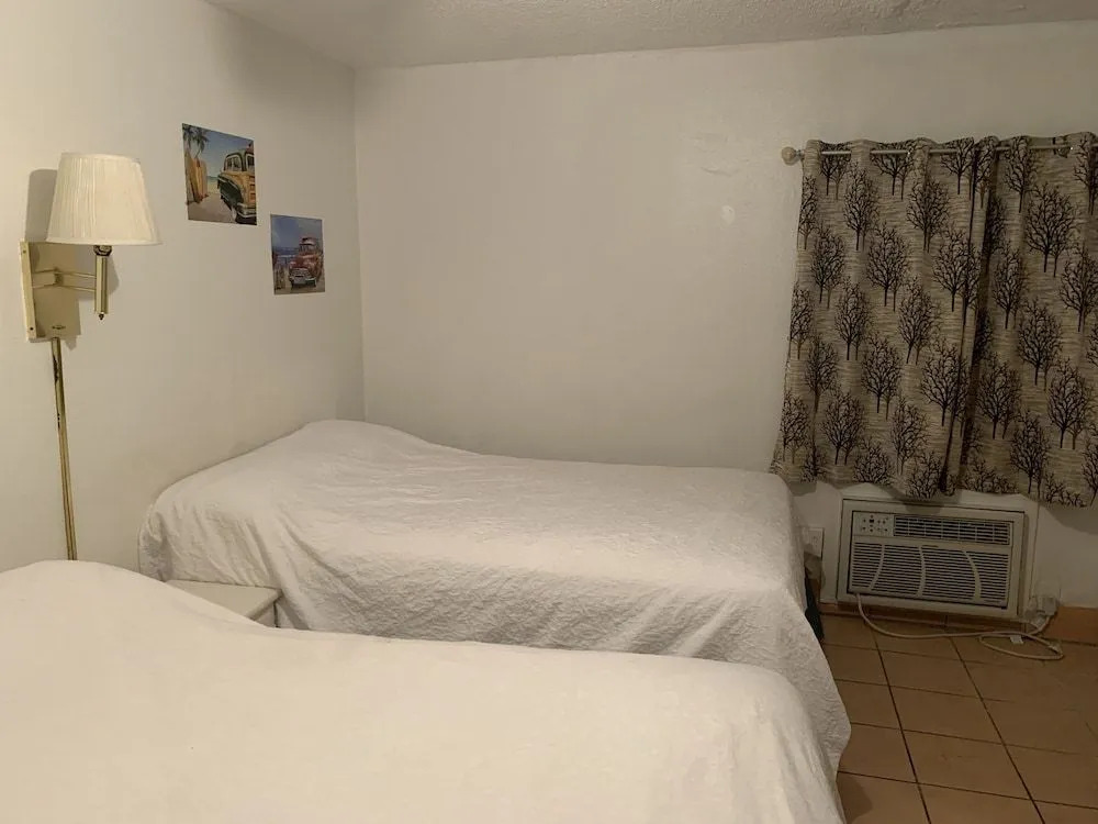 Sunshine Motel
