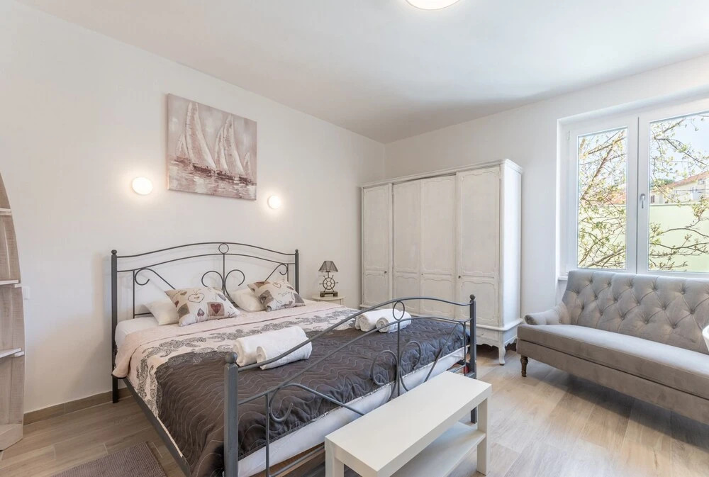 Apartments and Room Poesia
