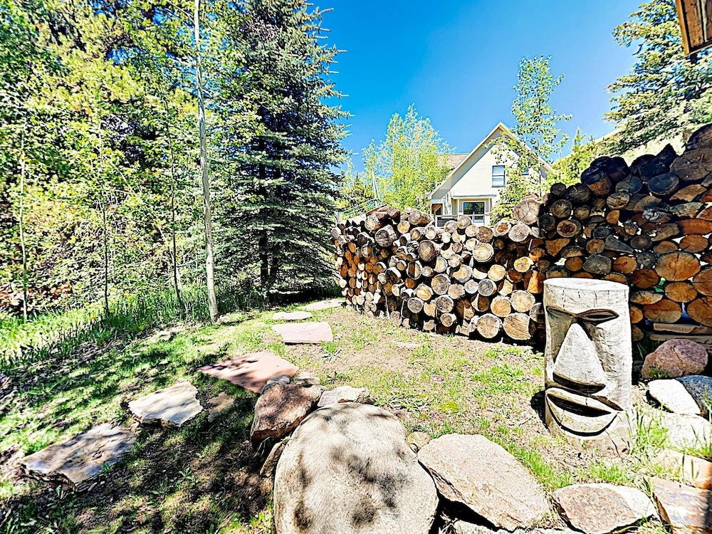 4501 Vail - 5 Br Duplex