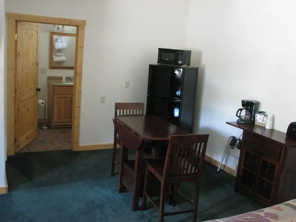 Evergreen Motel