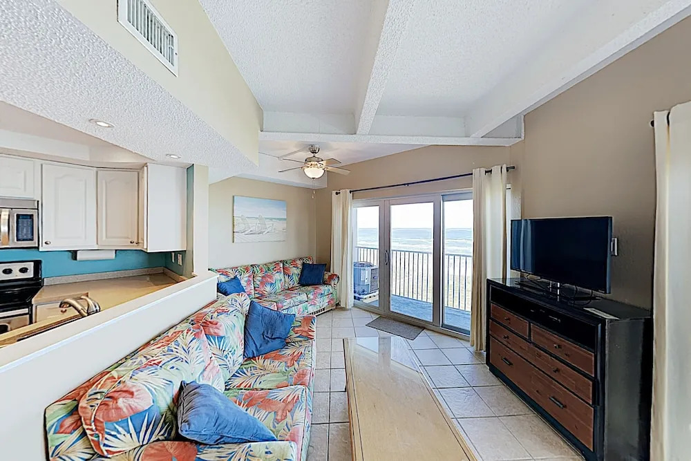 Sparkling Gulf-front W/ Pool & Hot Tub 2 Bedroom Condo