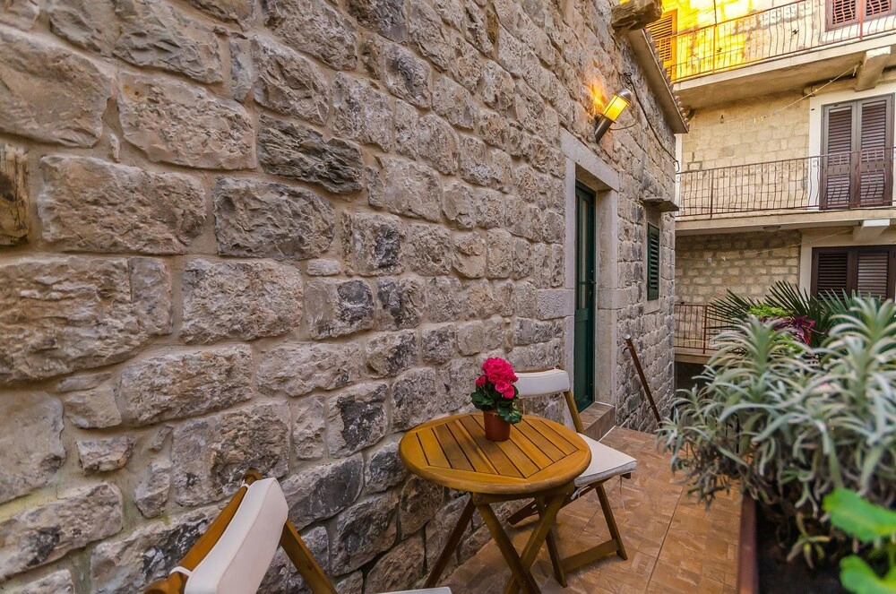 Apartment Stone Apartment in Center