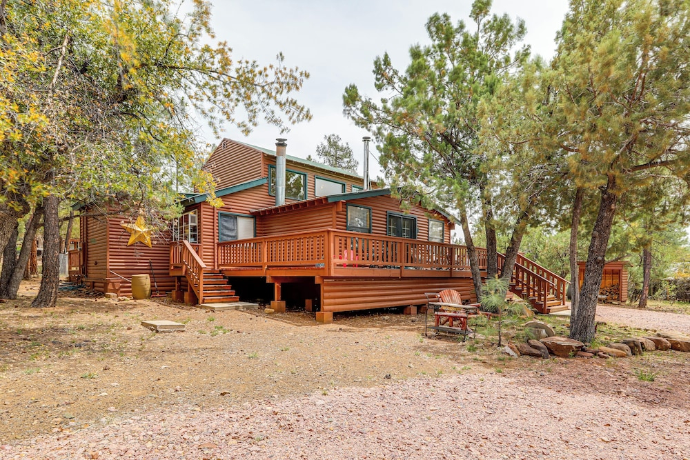 Private Hot Tub & Fire Pit: Pine Cabin Near Hiking