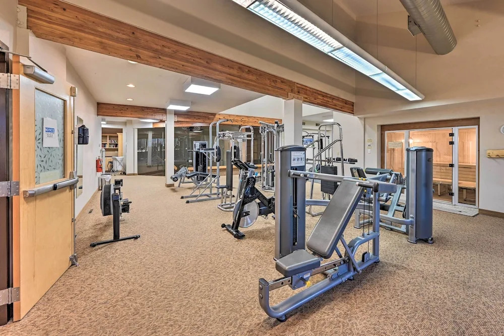Cozy & Chic Mountain Condo w/ Community Perks