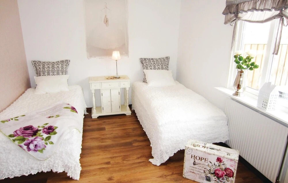 Beautiful Apartment in Kungshamn With 3 Bedrooms and Wifi