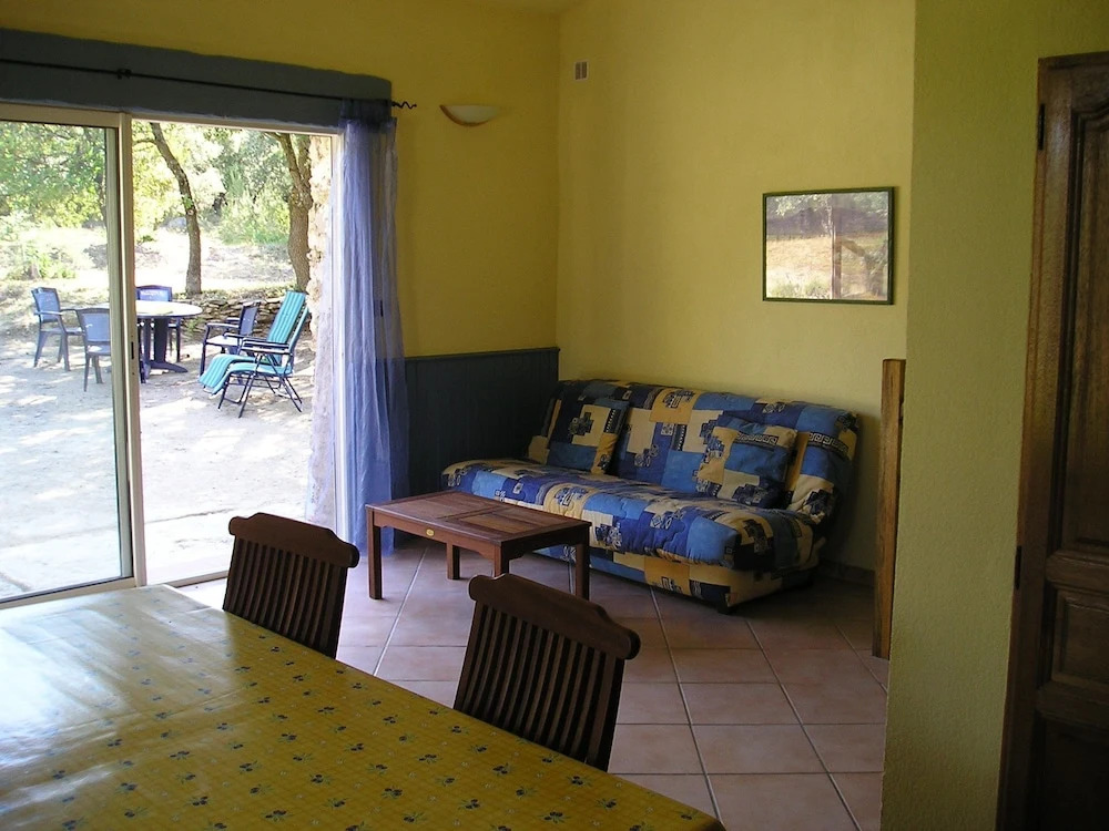 Antique Holiday Home in L'isle-sur-la-sorgue With Pool