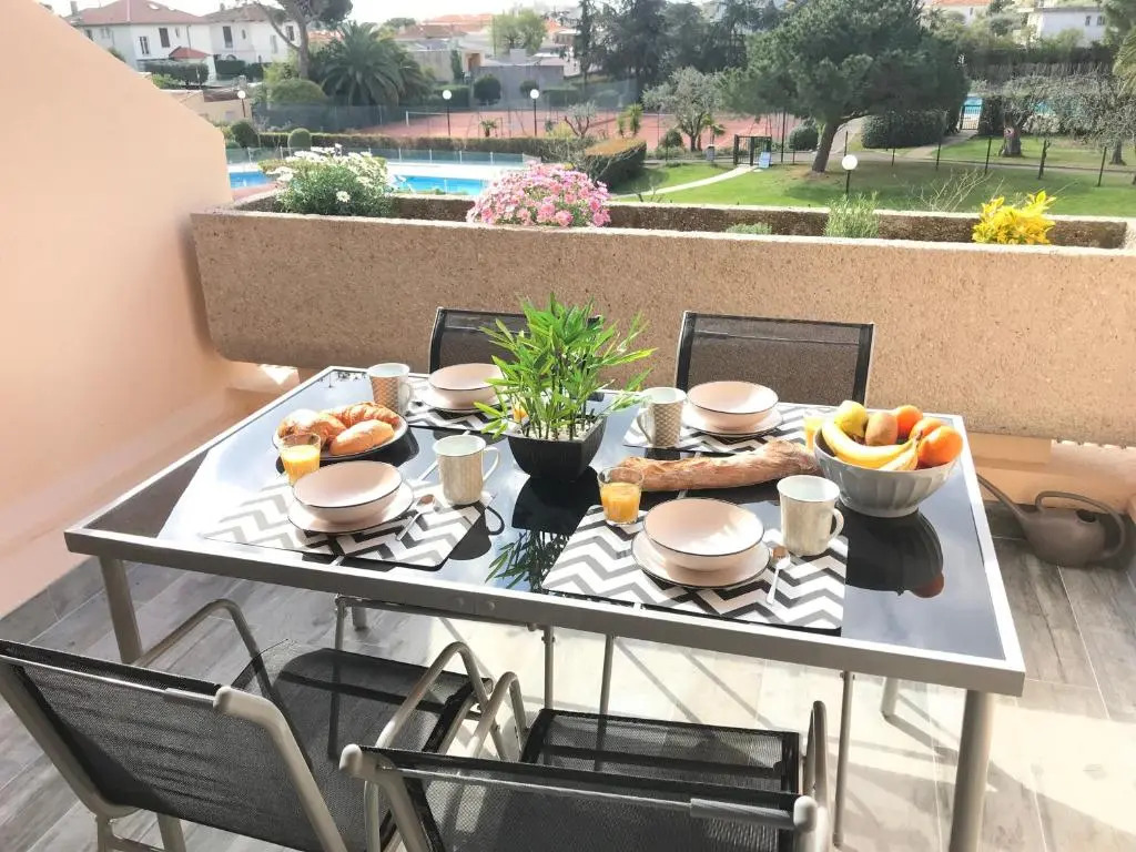 Appartement 2 pieces, renove, 2 piscines+tennis, mer, climatisation