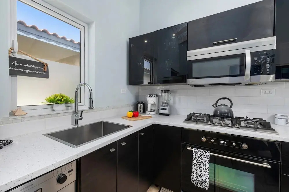 Tranquil 2br2ba Close to the Beach Shared Pool