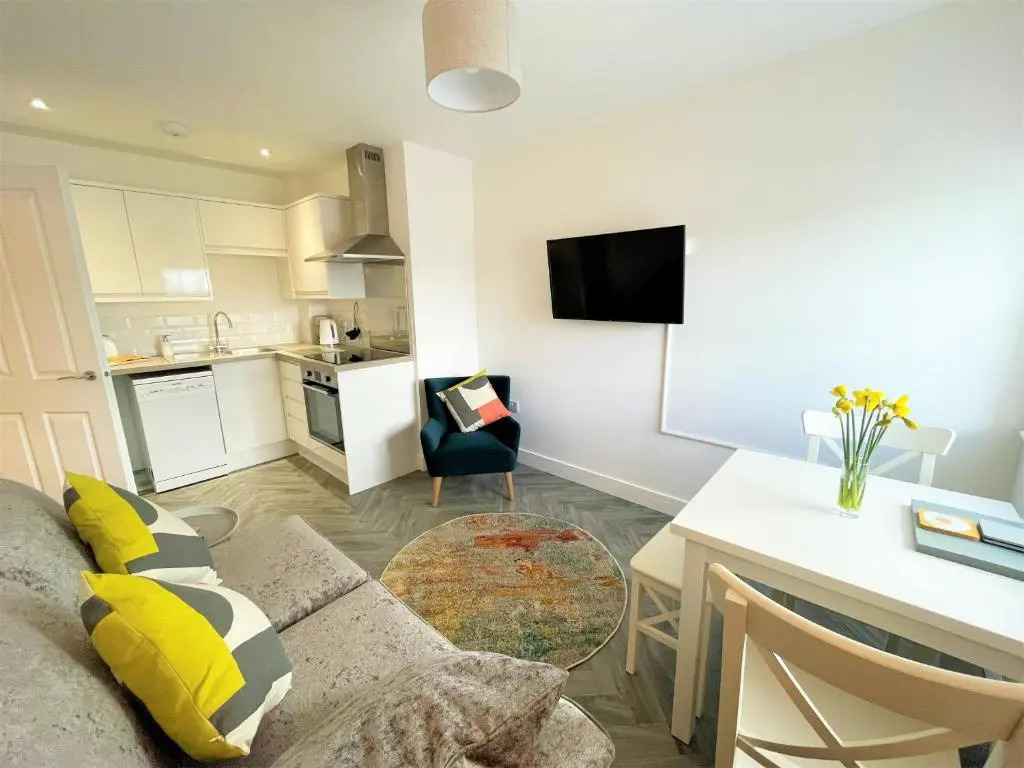 Modern 2 Bed Apt Centre of Penzance, Lift Access