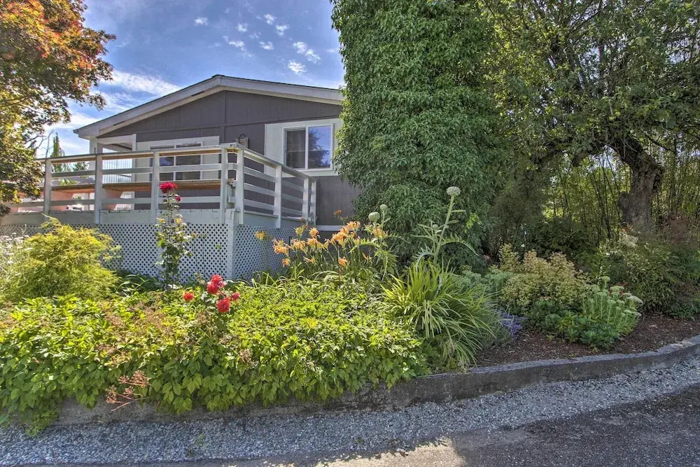 Cute Cottage w/ Deck Walk 115 Ft to Brewery & Cafe