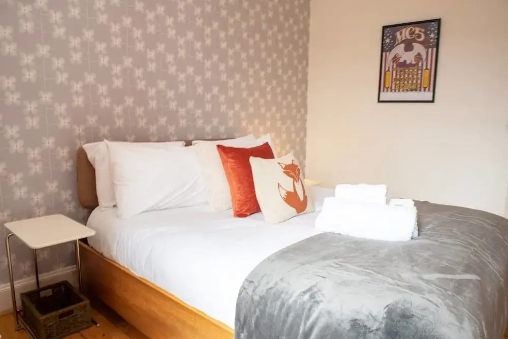 Charming 2-bedroom apt in the Heart of West End