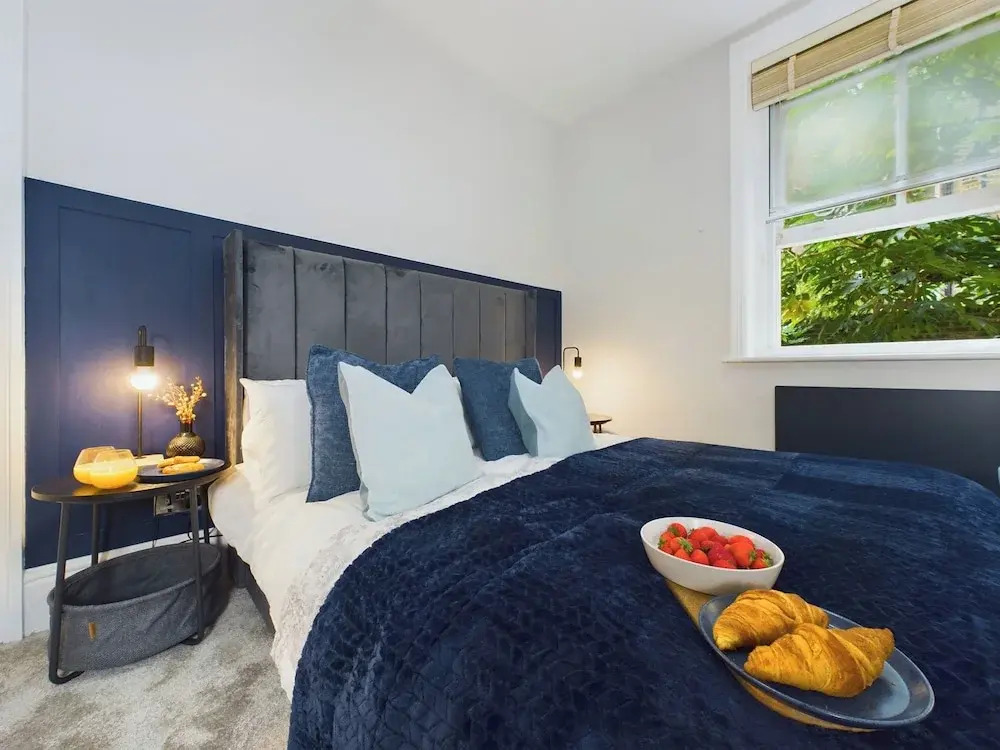 London Charm at Charleville Apartment