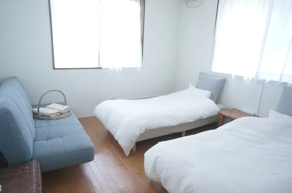 Tiny guest house mametora