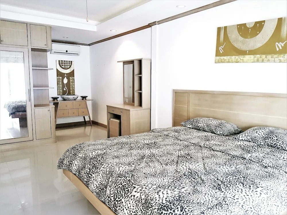Sea View Corner Condo Jomtien
