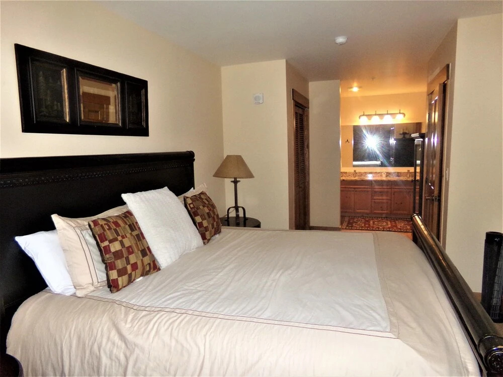 Springs 2 bed 3 bath Murphy SPDW 2 Br condo by RedAwning