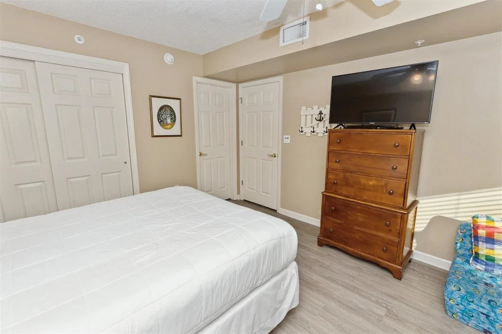 Seacrest 604 is a 2 BR Gulf Front on Okaloosa Island by RedAwning