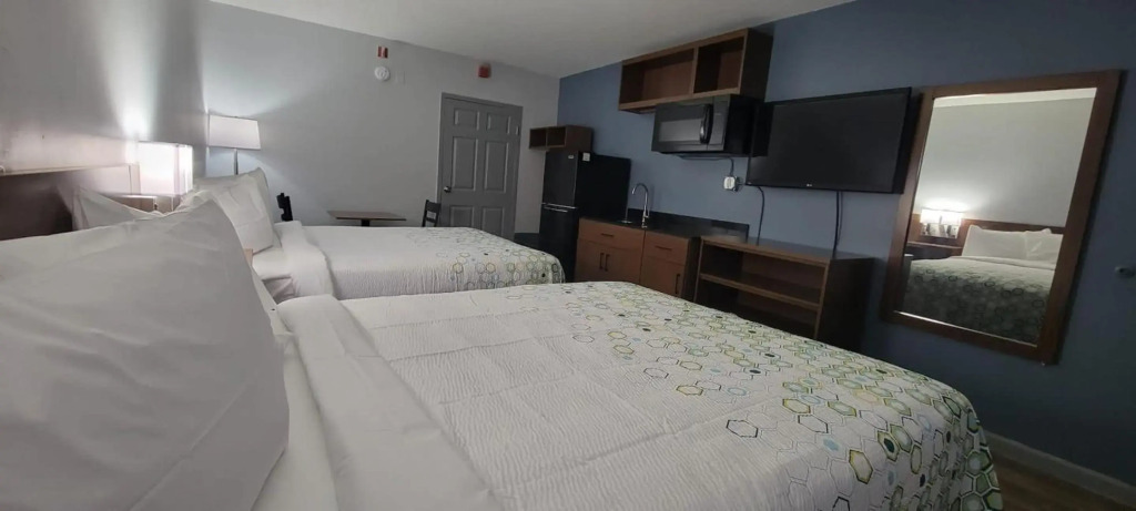 HomeTowne Studios by Red Roof Egg Harbor-Atlantic City Airport