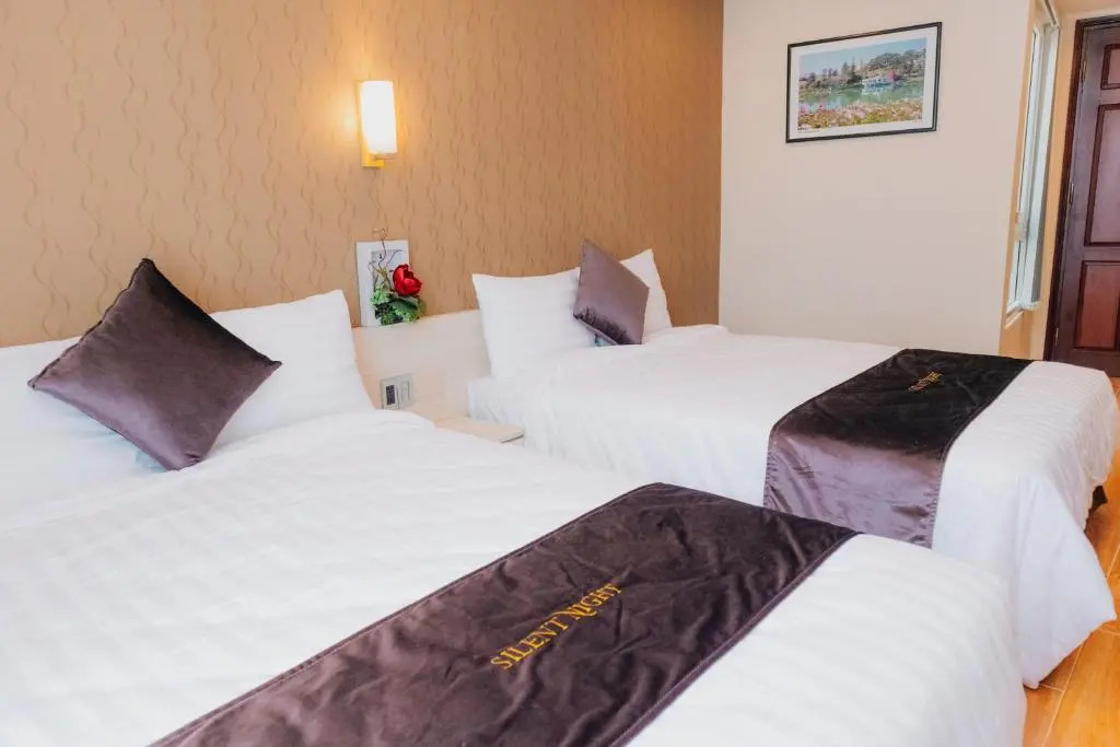 Silent Night Dem Lanh Hotel