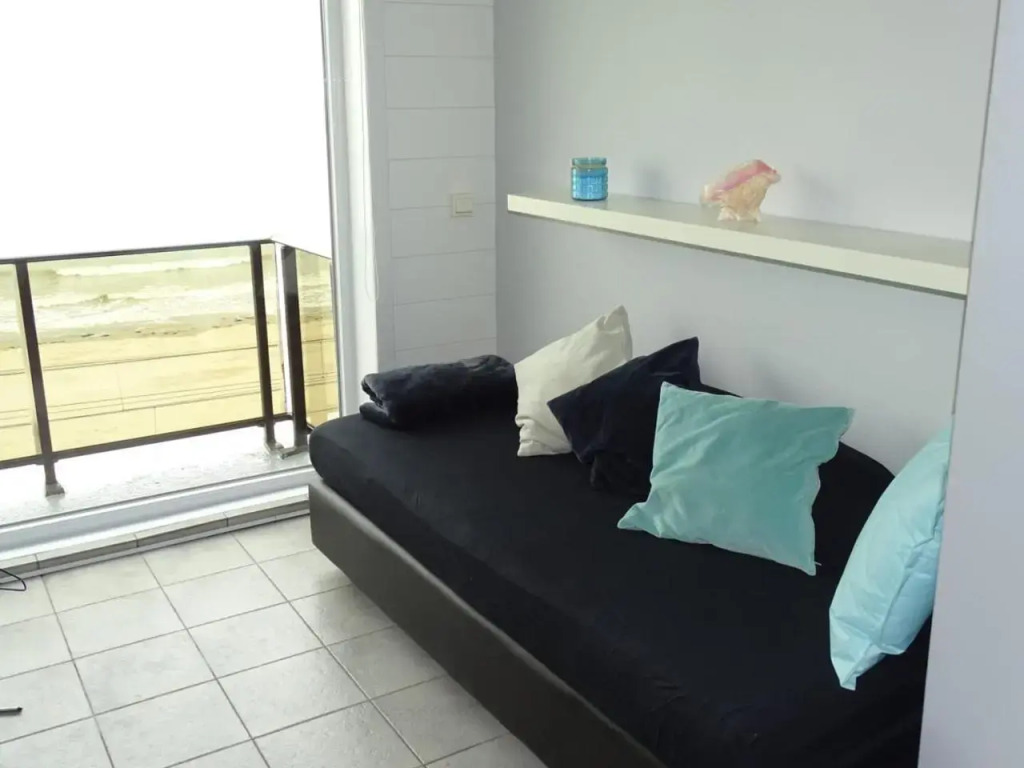Renovated studio direct Seaview