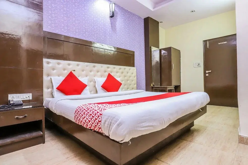 Hotel Karat 87 by OYO Rooms