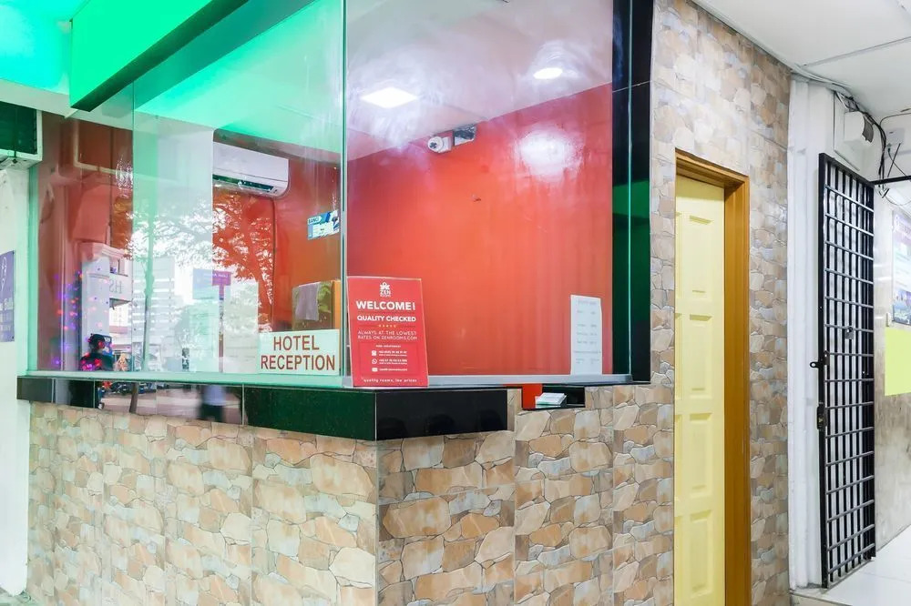 Everest Hotel by OYO Rooms