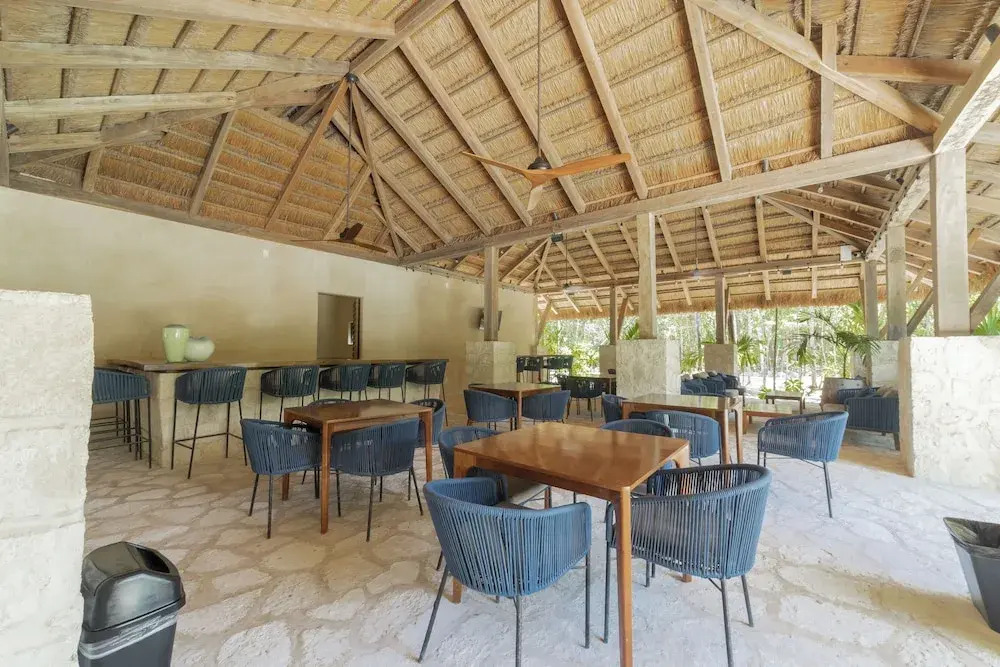 BT Homes - Tulum - Exclusiva villa de lujo con piscina, gym y pista de pádel