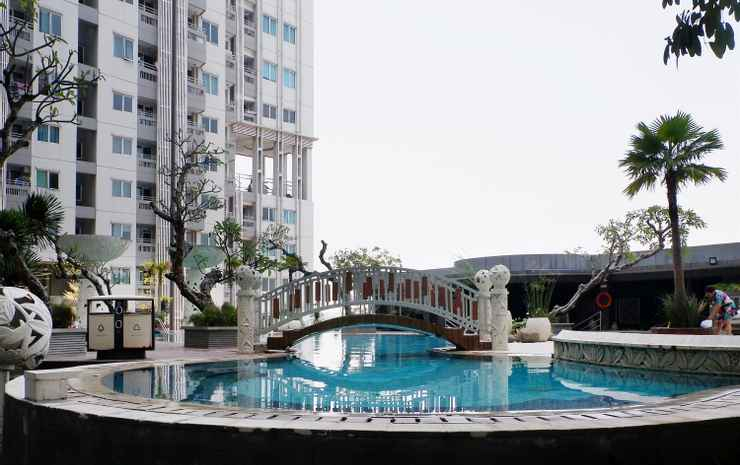 Minimalist and Close to Pool Studio Apartment Sky Terrace at Daan Mogot Baru By Travelio
