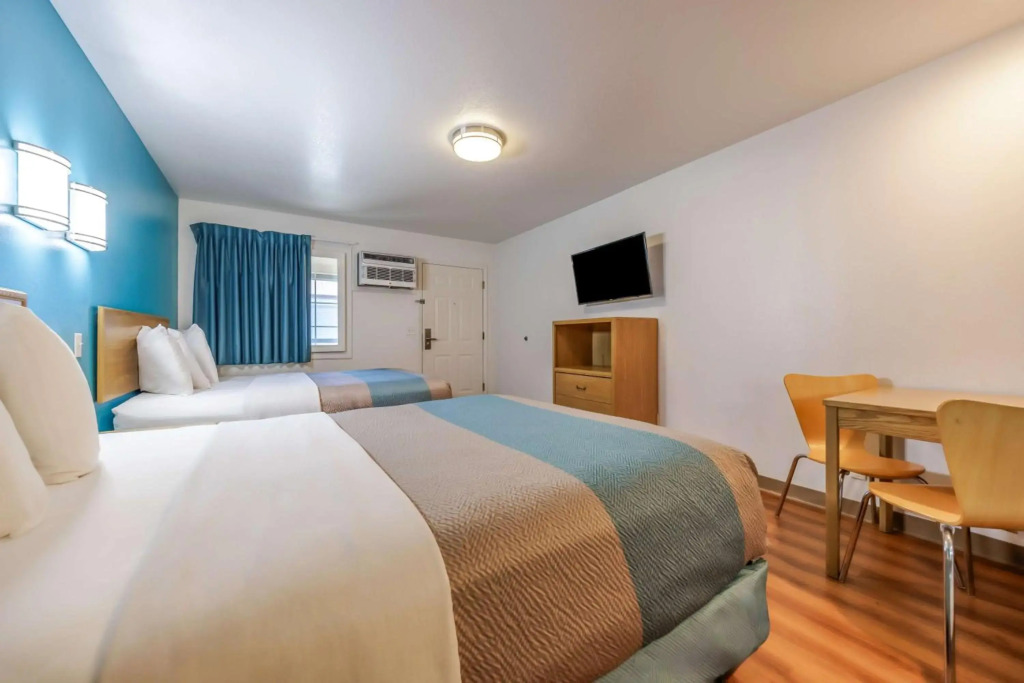 Motel 6-Canby, OR