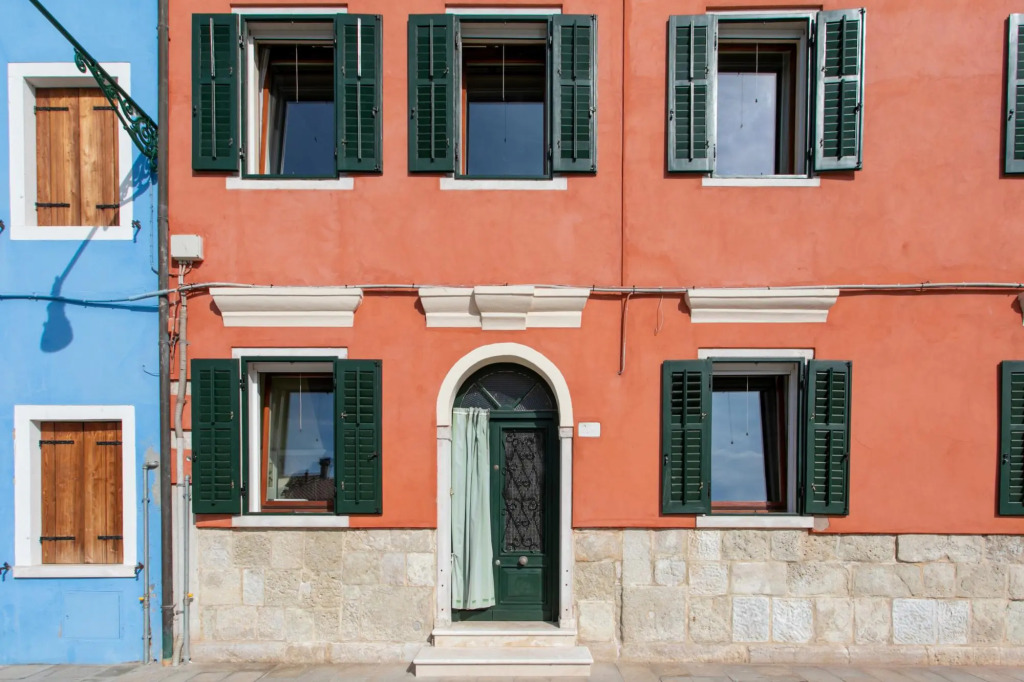 Wondrous Palazzetto 1619 in Magical Burano Island