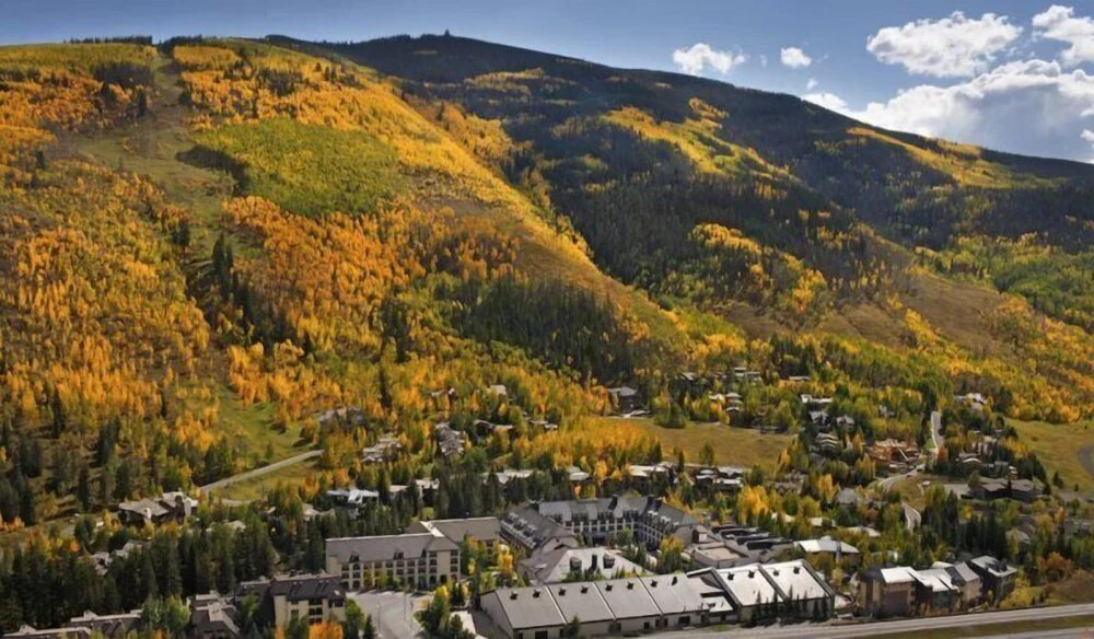 Westhaven 3 Bedroom Luxury Condo in Cascade Village, Steps to Chair Lift