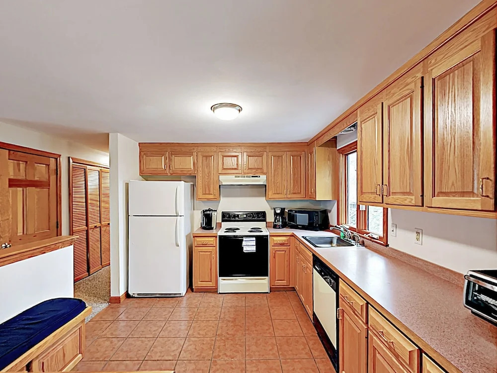 New Listing! Spacious On Hinkleys Pond 3 Bedroom Home