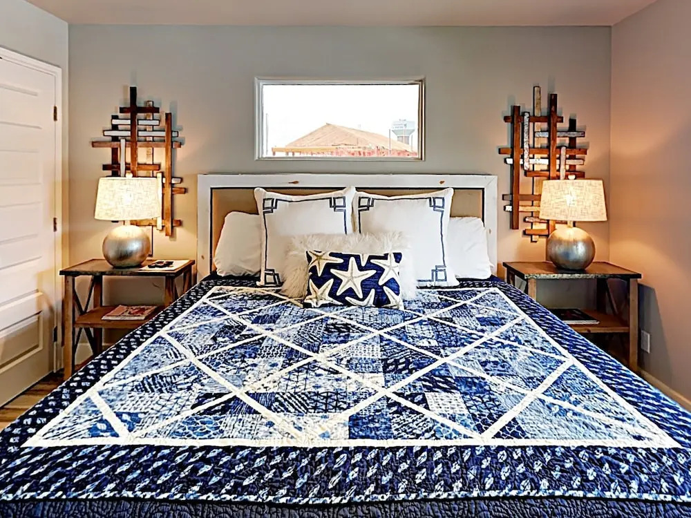 CasaTitos on Station Street - 4 Br Home