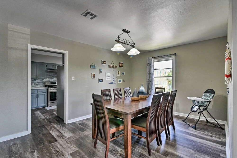 Spacious + Modern Family Duplex in Galveston!