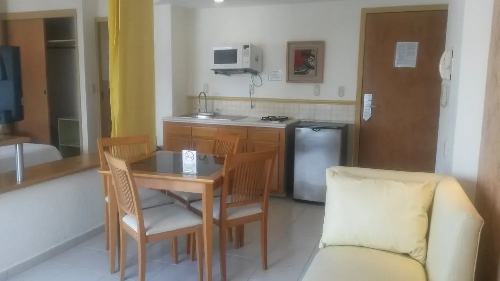 Angeles Suites & Hotel
