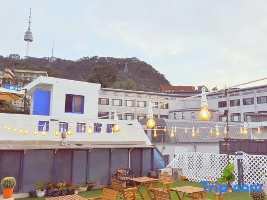 OYO Rooftop Hostel