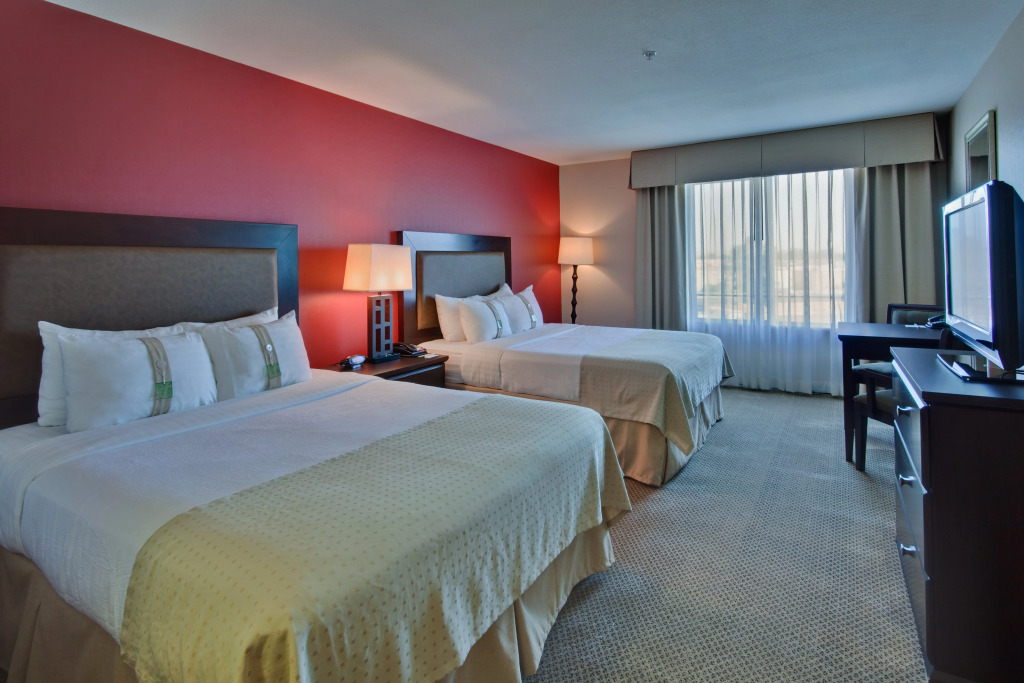 Holiday Inn & Suites Bakersfield by IHG