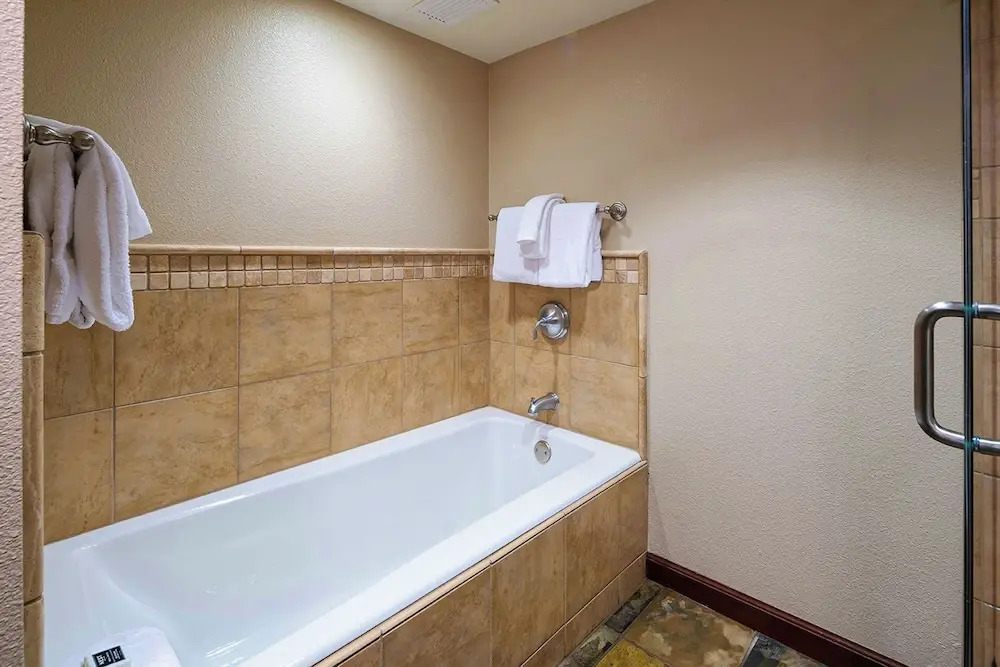 2BR Condo w/ Pool Access, Hot Tub, & ski In/out