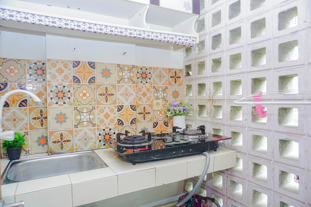 Cozy And Pleasant Studio At Apartment Margonda Residence 1