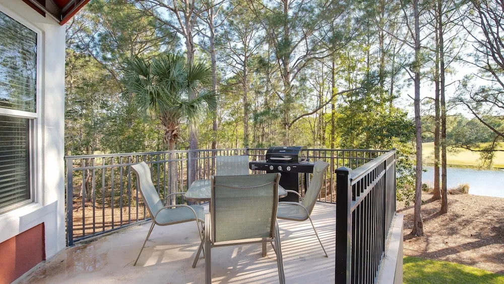 CONDO with GOLF CART and short walk to Village of Baytowne Wharf