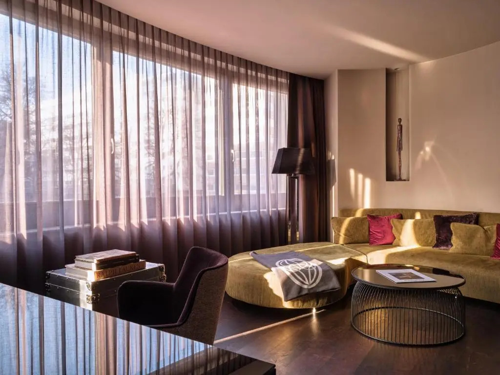 Roomers Frankfurt Central, Autograph Collection