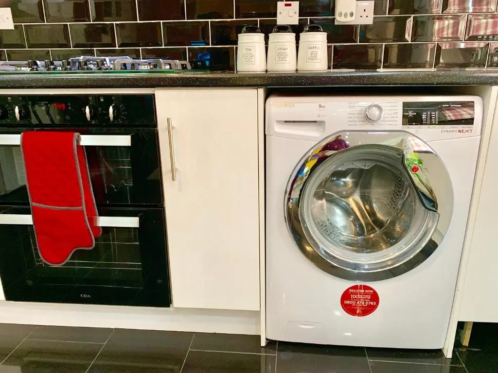 London 2 Bedroom Apartment, Kitchen, Reception and Private Garden