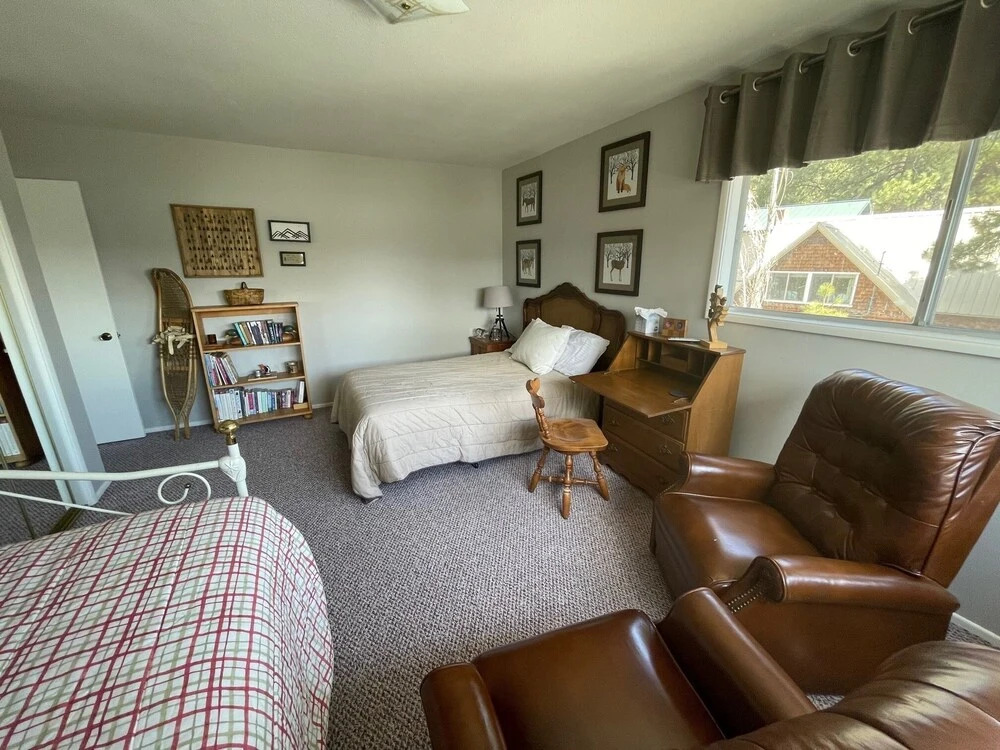 Lakefront Deep Water - Water And Wilderness Views From Every Room! 4 Bedroom Home