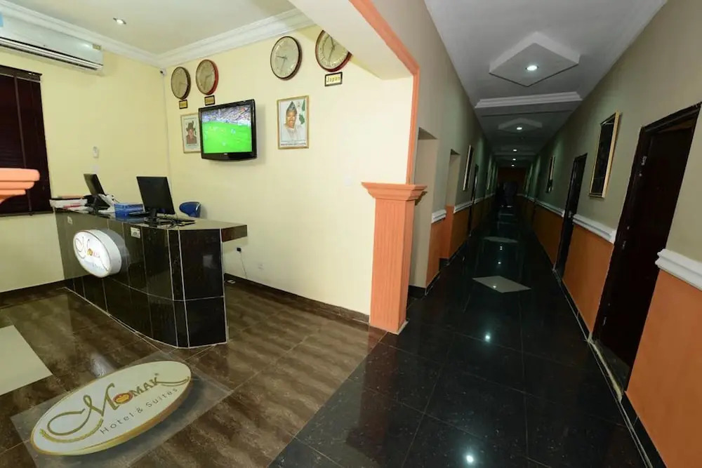 Momak 1 Hotel & Suites