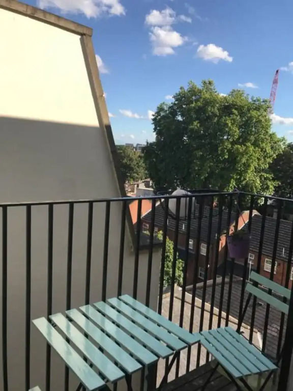2 Bedroom Apartment Near Stepney Green Sleeps 4